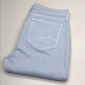LIKE NEW NYDJ LIGHTWASH ANKLE CROP JEANS 6/28x26 ⭐️